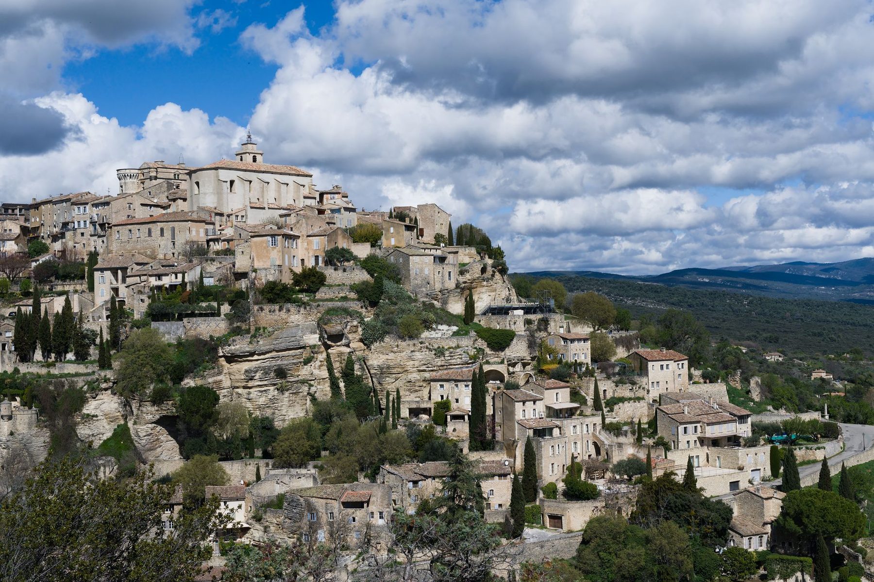 Village perché du Luberon dominant la vallée